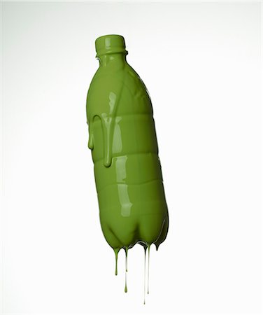 plastic bottle - Soda bottle in dripping green paint Foto de stock - Sin royalties Premium, Código: 649-06165338