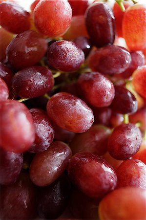simsearch:649-06622981,k - Gros plan d'une grappe de raisin Photographie de stock - Premium Libres de Droits, Code: 649-06304834