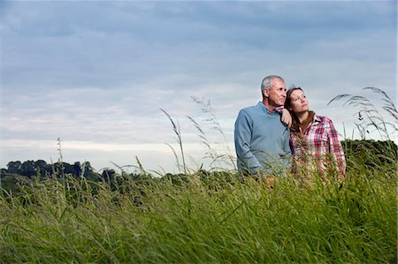 farmfamilie - Vater und Tochter in hohem Gras Stockbilder - Premium RF Lizenzfrei, Bildnummer: 649-06304856