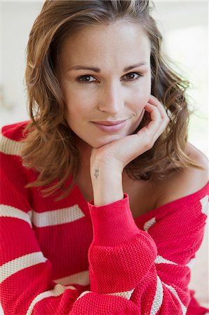 Smiling woman resting chin in hand Stock Photo - Premium Royalty-Free, Code: 649-06304968
