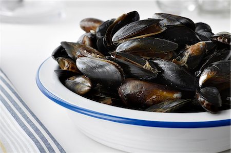 Close up of bowl of mussels Fotografie stock - Premium Royalty-Free, Codice: 649-06305134