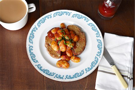 food directly above - Plate of bread and beans Foto de stock - Sin royalties Premium, Código: 649-06305138