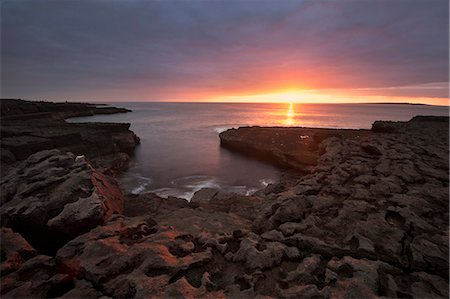 doolin ireland - Waves washing up on rock formations Stock Photo - Premium Royalty-Free, Code: 649-06305385