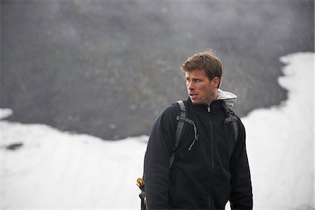 Hiker standing in snowy landscape Foto de stock - Sin royalties Premium, Código: 649-06305469