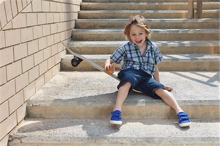 skateboarder (male) - Boy sitting on skateboard on steps Stock Photo - Premium Royalty-Free, Code: 649-06305504