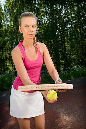 Tennis player serving on court Stock Photo - Premium Royalty-Free, Code: 649-06305558