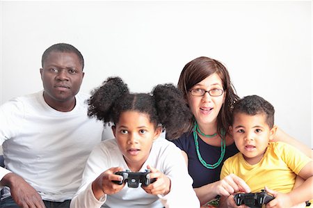 dad daughter computer games - Family playing video games together Stock Photo - Premium Royalty-Free, Code: 649-06305852