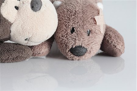 stuffed animals - Stuffed animal with bandage on head Stock Photo - Premium Royalty-Free, Code: 649-06305865
