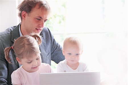 Father and children playing with laptop Stock Photo - Premium Royalty-Free, Code: 649-06305860