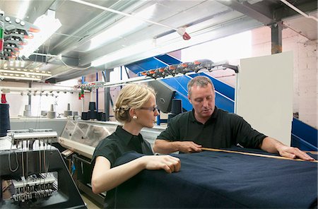 fabrics - Travailleurs dans l'usine de vêtements Photographie de stock - Premium Libres de Droits, Code: 649-06305899