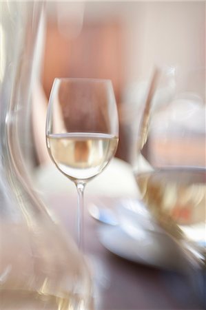 reflexion food - Blurred view of glasses of wine Stock Photo - Premium Royalty-Free, Code: 649-06352531