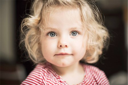 portrait in cute child girl - Close up of girls curious face Foto de stock - Sin royalties Premium, Código: 649-06352798