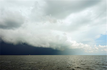 simsearch:649-09123336,k - Clouds looming over ocean Stock Photo - Premium Royalty-Free, Code: 649-06353013