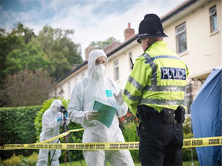 police officer male - Forensic scientists at crime scene Stock Photo - Premium Royalty-Free, Code: 649-06353141