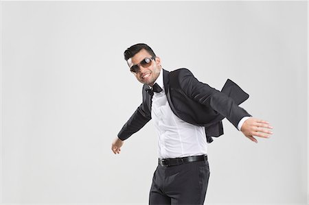 smoking - Smiling man in tuxedo dancing Foto de stock - Sin royalties Premium, Código: 649-06353188