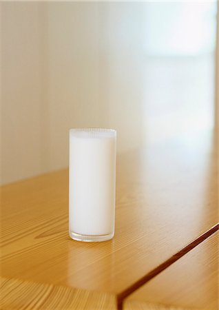 Glass of milk on table Fotografie stock - Premium Royalty-Free, Codice: 649-06400603