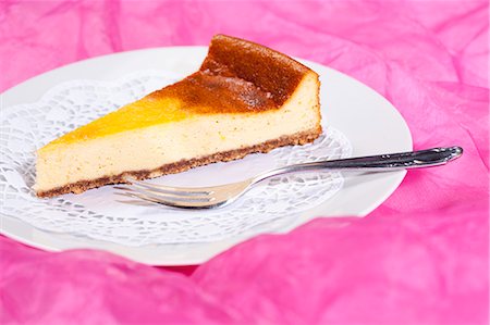 pink plate - Plate of cheesecake Stock Photo - Premium Royalty-Free, Code: 649-06400757