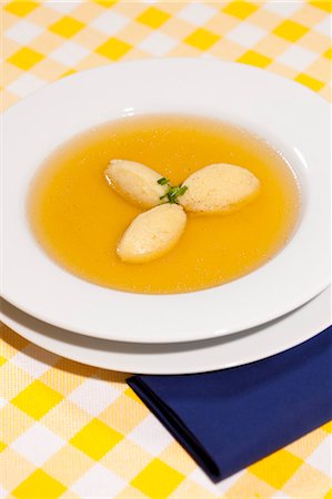 quenelle - Bowl of broth with dumplings Foto de stock - Sin royalties Premium, Código: 649-06400762