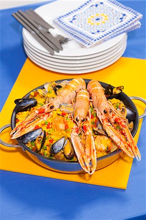 seafood and plate and overhead - Pan of craw fish paella Stock Photo - Premium Royalty-Free, Code: 649-06400763