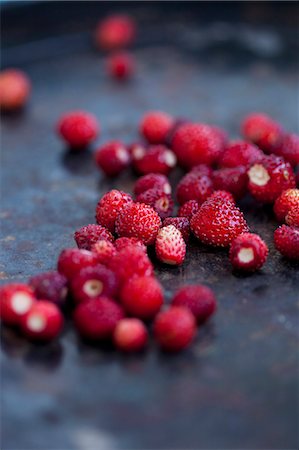 simsearch:649-07119020,k - Close up of wild strawberries Stock Photo - Premium Royalty-Free, Code: 649-06400773