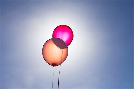espérances - Ballons translucides sur fond de ciel bleu Photographie de stock - Premium Libres de Droits, Code: 649-06400858