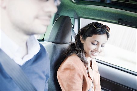 simsearch:649-06401143,k - Smiling couple riding in car Fotografie stock - Premium Royalty-Free, Codice: 649-06401139