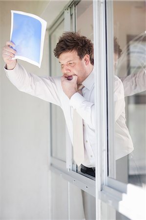 fischietto - Businessman whistling from office window Fotografie stock - Premium Royalty-Free, Codice: 649-06432301