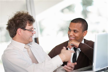 Les hommes d'affaires parler en réunion Photographie de stock - Premium Libres de Droits, Code: 649-06432316