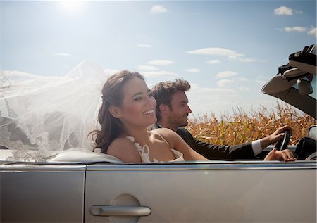 drive free - Newlywed couple driving in convertible Stock Photo - Premium Royalty-Free, Code: 649-06432550