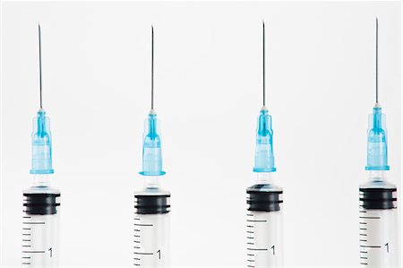 pharmaceutical drugs - Row of blue syringes Foto de stock - Sin royalties Premium, Código: 649-06432624