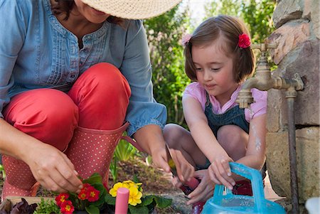 Mother and daughter gardening together Stock Photo - Premium Royalty-Free, Code: 649-06432654