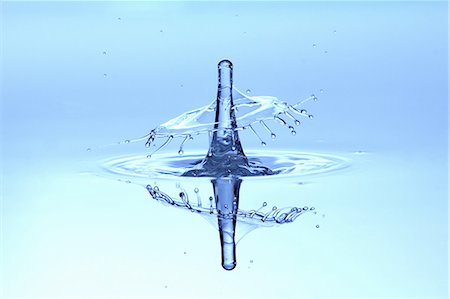 drop and splash - Water drop splashing in pool Stock Photo - Premium Royalty-Free, Code: 649-06432681