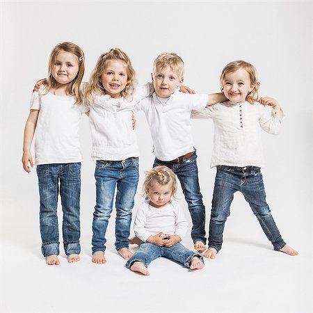 sitting in jeans - Smiling children posing together Stock Photo - Premium Royalty-Free, Code: 649-06432737