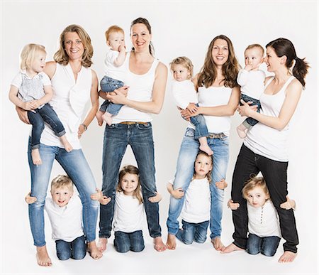 family white background full body - Mothers and children posing together Foto de stock - Sin royalties Premium, Código: 649-06432753