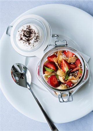 fruit salad - Bowl of fruit salad Stock Photo - Premium Royalty-Free, Code: 649-06432850