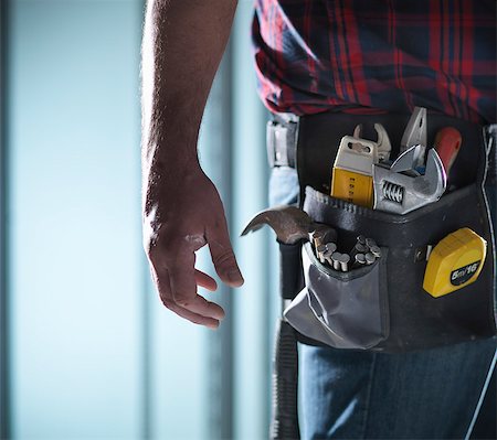 punaise - Gros plan du travailleur portant la ceinture porte-outils Photographie de stock - Premium Libres de Droits, Code: 649-06432973