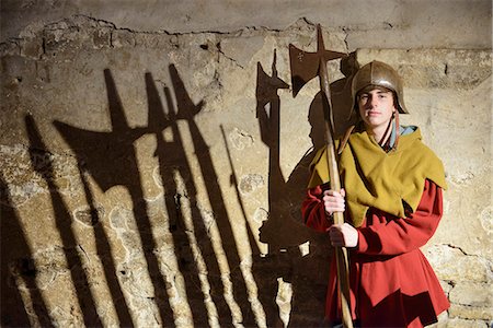 Student examining medieval weapons Stock Photo - Premium Royalty-Free, Code: 649-06433112