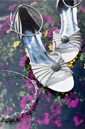 summer celebrations - Matching high heels and headband Stock Photo - Premium Royalty-Free, Code: 649-06433207
