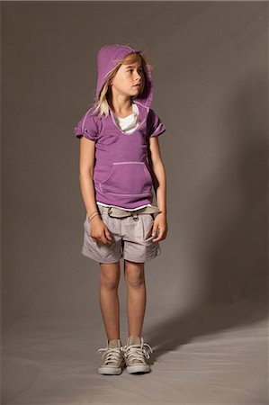 Girl standing in studio Foto de stock - Sin royalties Premium, Código: 649-06433360