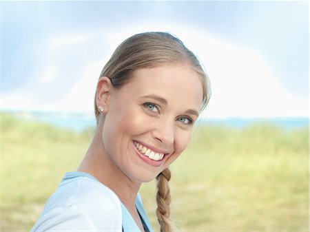 Close up of smiling womans face Fotografie stock - Premium Royalty-Free, Codice: 649-06433480