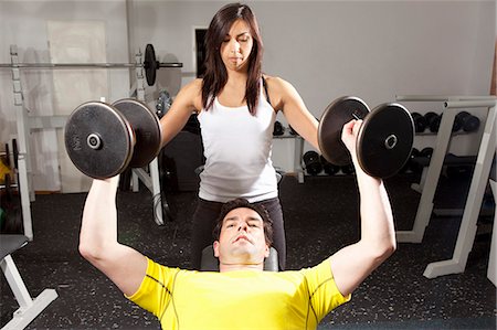 Man working with trainer at gym Foto de stock - Sin royalties Premium, Código: 649-06433561