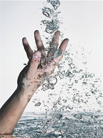 simsearch:649-06433659,k - Hand thrust into water Foto de stock - Sin royalties Premium, Código: 649-06433660