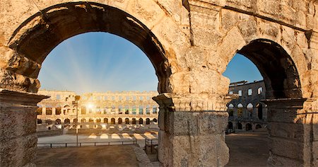 Ancient ruins of arena Foto de stock - Sin royalties Premium, Código: 649-06433672