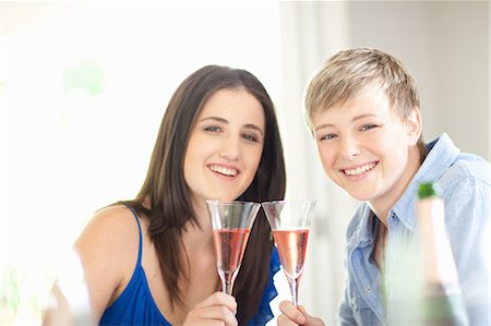 Women having champagne together Foto de stock - Sin royalties Premium, Código: 649-06488412