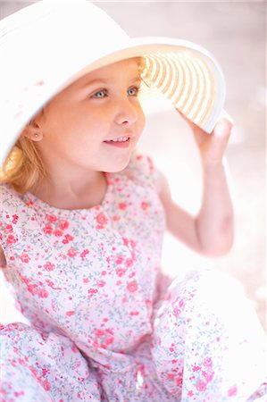 dress (garment) - Girl wearing sun hat outdoors Stock Photo - Premium Royalty-Free, Code: 649-06488461