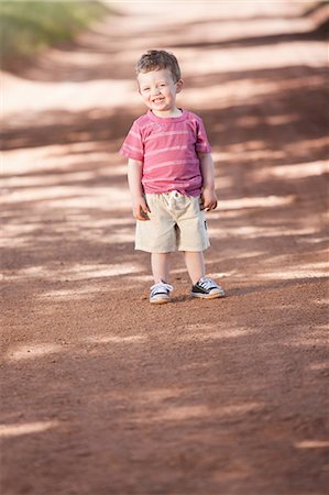 simsearch:649-06488464,k - Toddler boy standing on dirt road Foto de stock - Sin royalties Premium, Código: 649-06488472