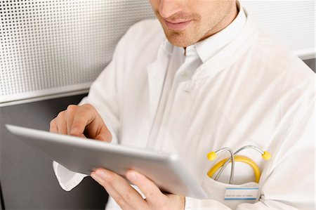 Doctor using tablet computer Stock Photo - Premium Royalty-Free, Code: 649-06488636