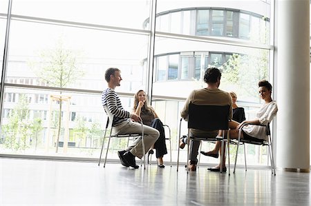 Business people talking in office Foto de stock - Sin royalties Premium, Código: 649-06488795