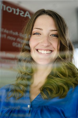 Close up of womans smiling face Photographie de stock - Premium Libres de Droits, Code: 649-06488790