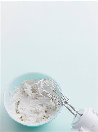 simsearch:649-06488868,k - Electric mixer in bowl of frosting Stock Photo - Premium Royalty-Free, Code: 649-06488838